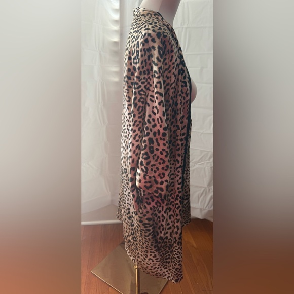 Victoria's Secret Black and Tan Robe with Leopard Print - Picture 2 of 5